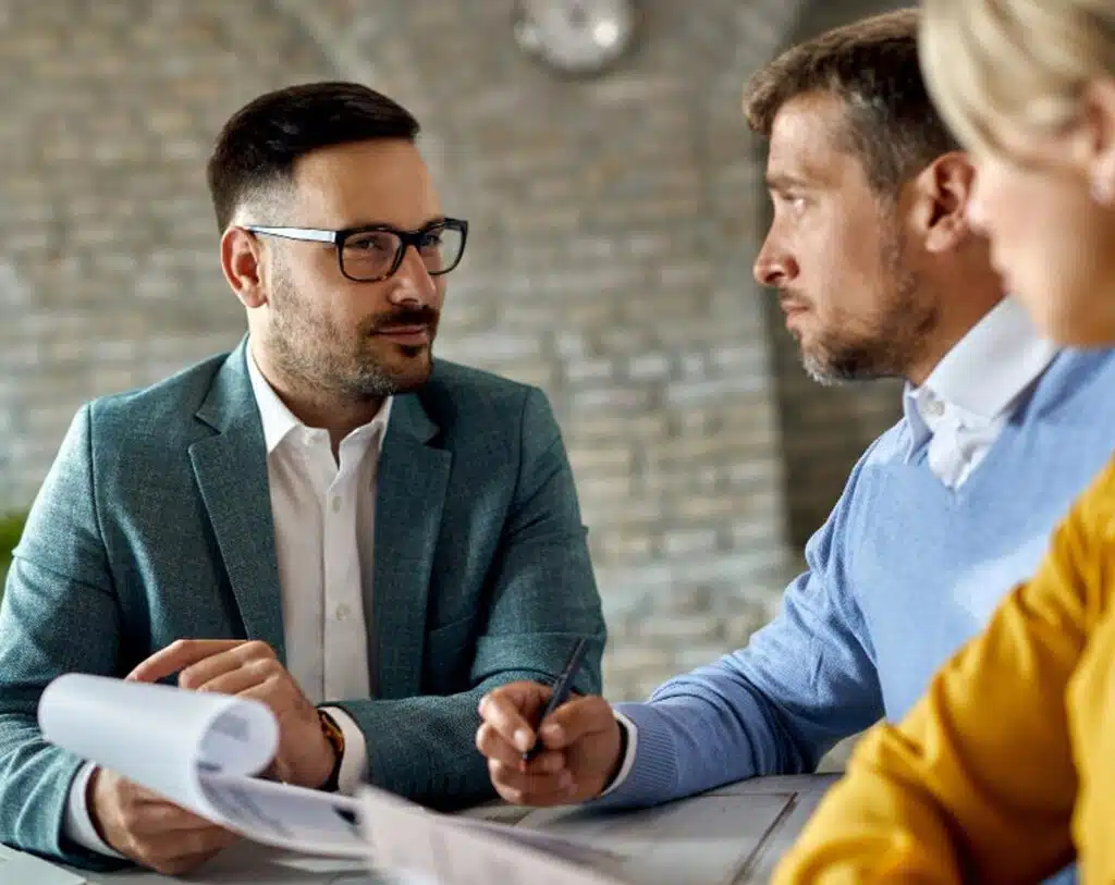 Benefits of Becoming an Insurance Adjuster